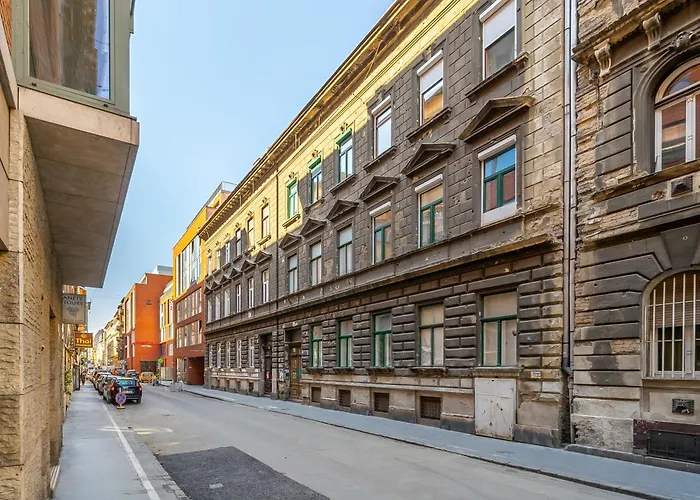 D38 Modern * Budapest