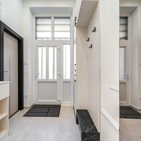 D38 Modern 부다페스트